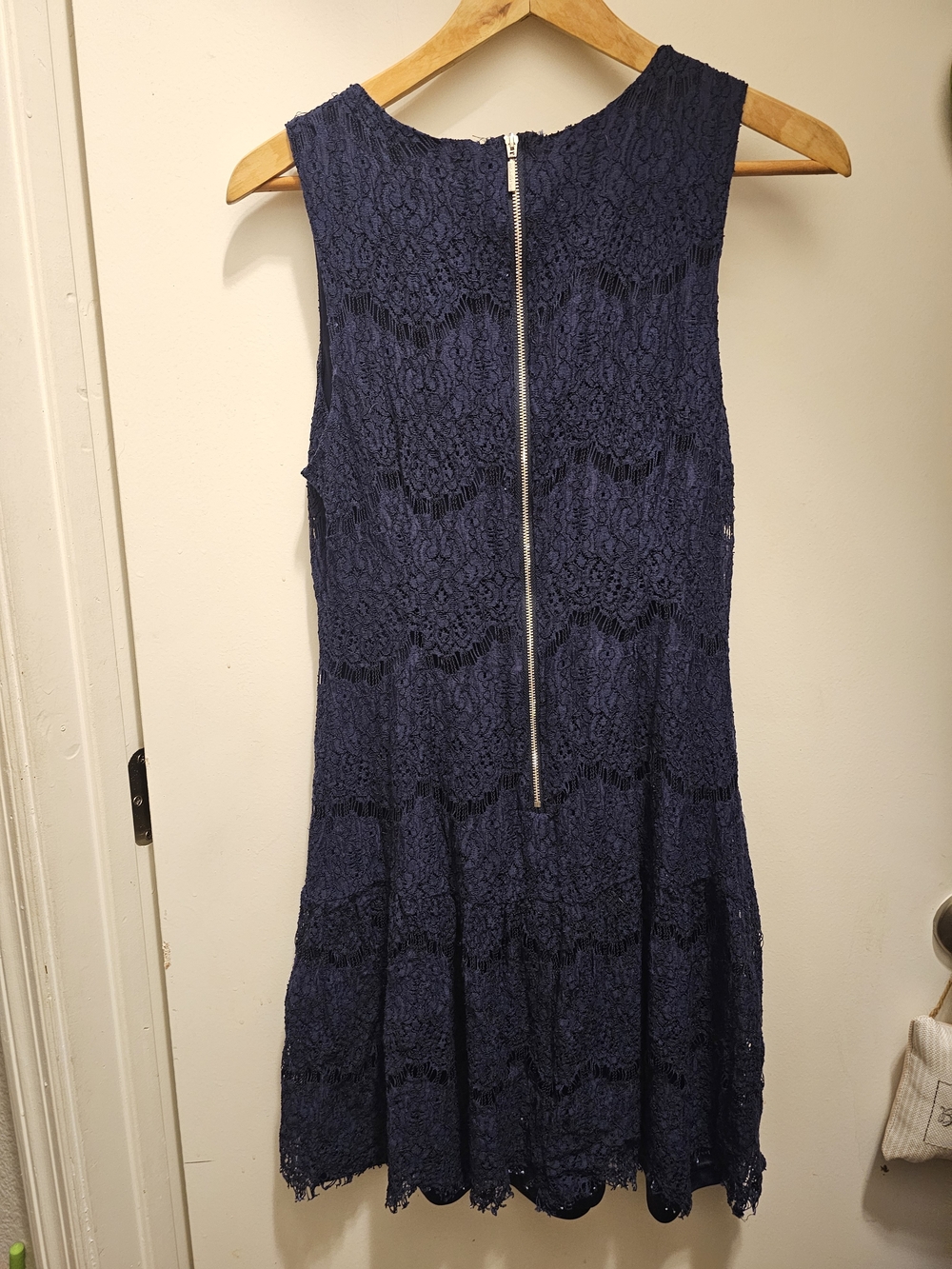 Karl Lagerfeld Paris Navy Blue Lace Sleeveless Dress Sz4 Exposed Branded Zipper - Picture 4 of 6